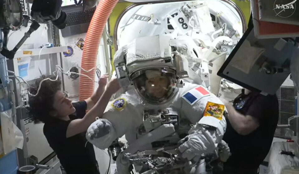 The week in pictures: a French woman in space, wildfires in Europe and the war in Ukraine