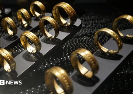 Thieves steal Bronze Age artifacts from Spanish museum in four-minute heist