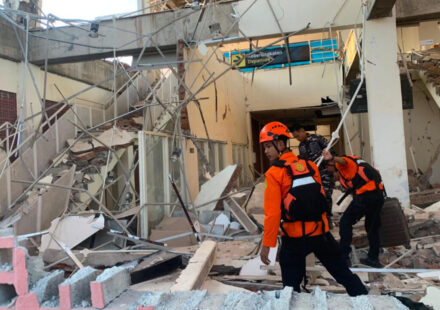 Thousands of evacuees await aid after deadly quake on Indonesia's Flores island