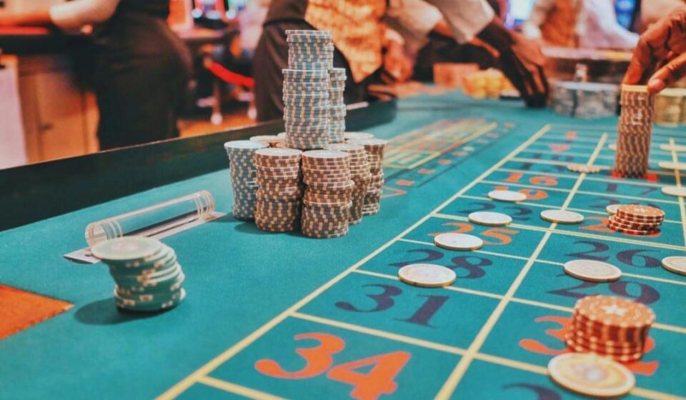 Travel Downtime, Mobile Entertainment, and the New Reality of Waiting
