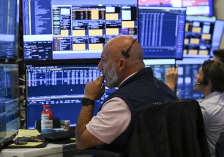 Treasury yields edge lower as investors look ahead to latest FOMC minutes