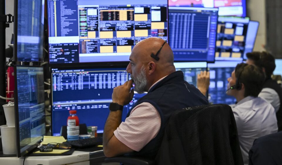 Treasury yields edge lower as investors look ahead to latest FOMC minutes