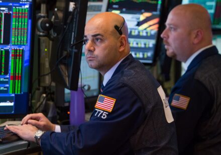Treasury yields pull back ahead of FOMC minutes