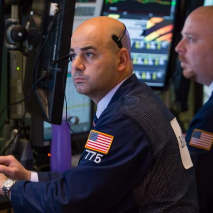 Treasury yields pull back ahead of FOMC minutes