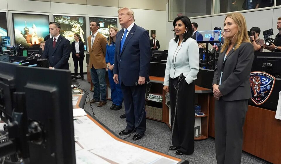 Trump calls NASA's ISS astronauts and invites them to White House