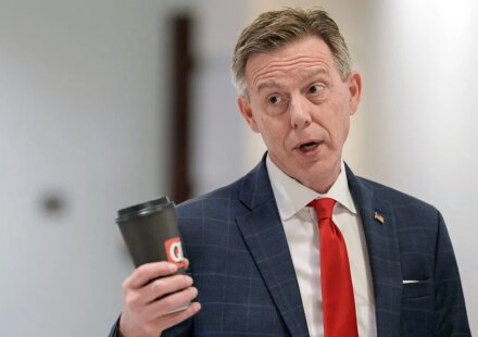 Trump-endorsed candidate clears key hurdle in red state gubernatorial race