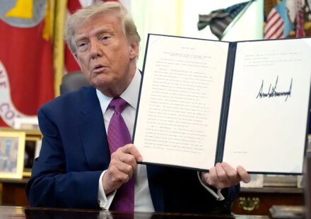 Trump renames Lake Ontario 'Lake America' amid Canada trade dispute