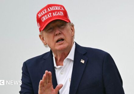 Trump threatens to bomb Oman if it 'gets in the way' over Iran issue