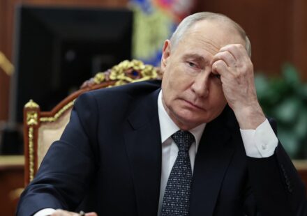 Ukraine war: Russia's wartime economy faces growing pressure