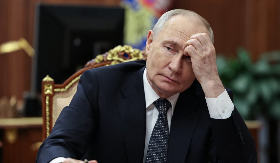 Ukraine war: Russia's wartime economy faces growing pressure