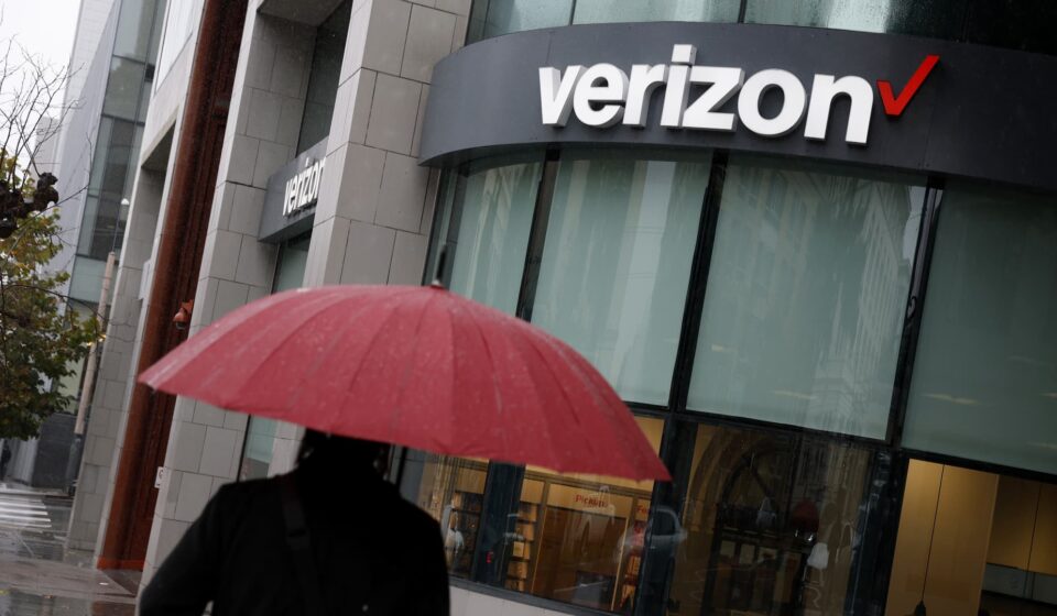 Verizon mobile service down for thousands of customers: Downdetector