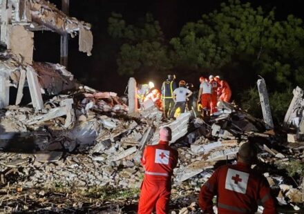 Villa Clara: Dos personas siguen atrapadas tras el derrumbe de un edificio