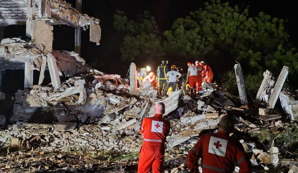Villa Clara: Dos personas siguen atrapadas tras el derrumbe de un edificio