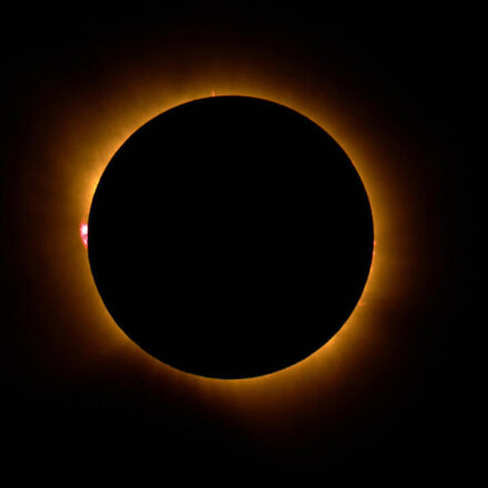 Week in pictures: A solar eclipse, quake in Colombia and Israeli settlers in the occupied West Bank