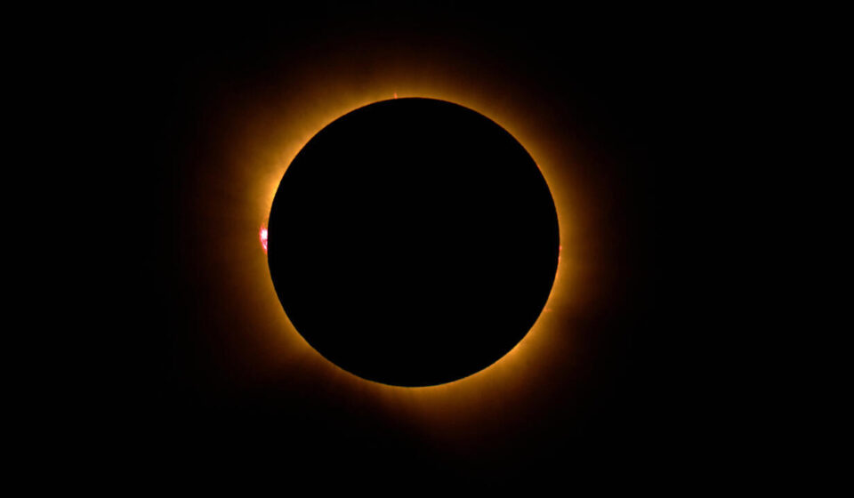 Week in pictures: A solar eclipse, quake in Colombia and Israeli settlers in the occupied West Bank