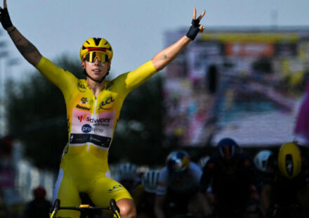 Wiebes wins second consecutive Tour de France Femmes stage