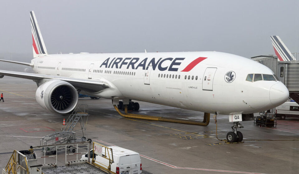 Air France bets on caviar and champagne to lure luxury flyers