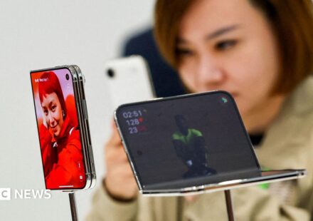 Apple foldable iPhone: New boss starts with gamble on £1,999 device