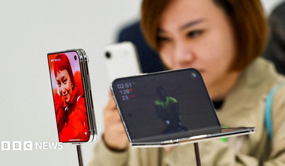 Apple foldable iPhone: New boss starts with gamble on £1,999 device