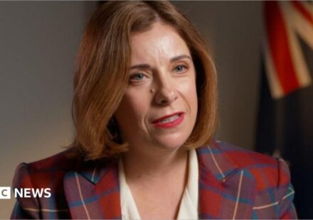 Australians will be able to switch off social media algorithms under planned legislation