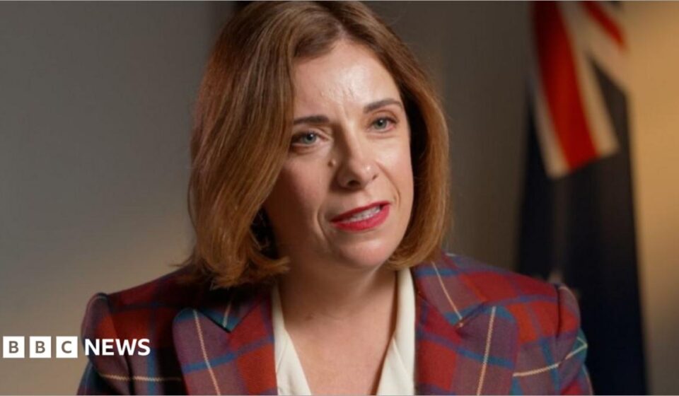 Australians will be able to switch off social media algorithms under planned legislation