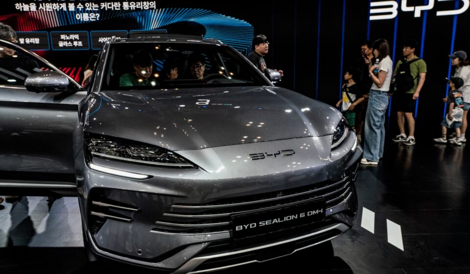 Automakers urge Congress to quickly ban Chinese vehicles in U.S.
