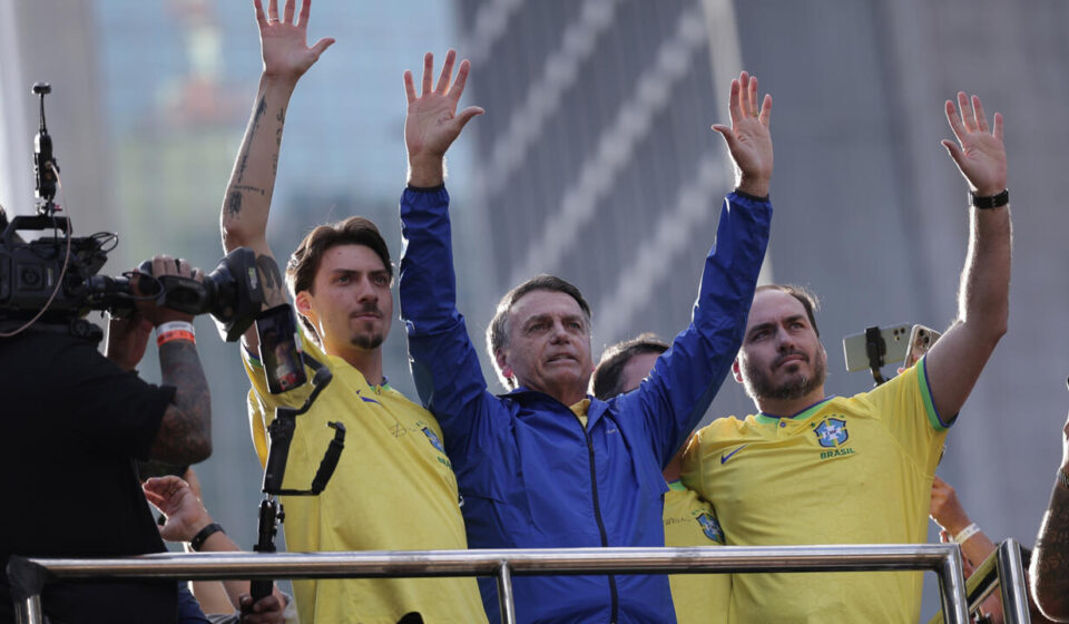 'Banking on a national brand': Bolsonaro sons Carlos, Jair Renan run for power in Brazil's south