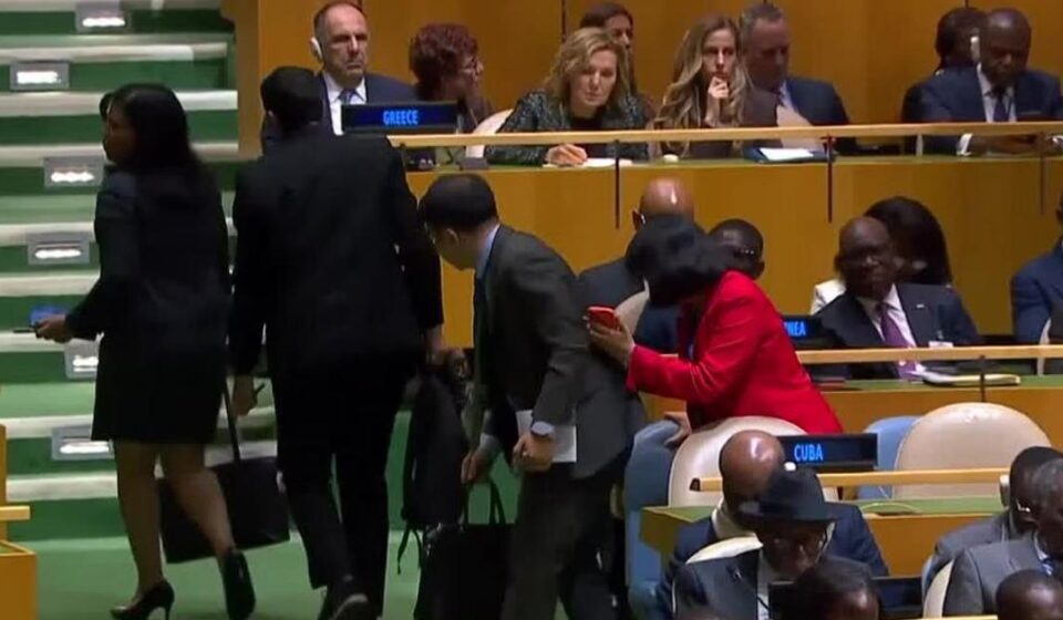 CUBA-EE UU: La delegación cubana abandona la ONU al oír a Trump decir que el régimen “acabará cayendo”