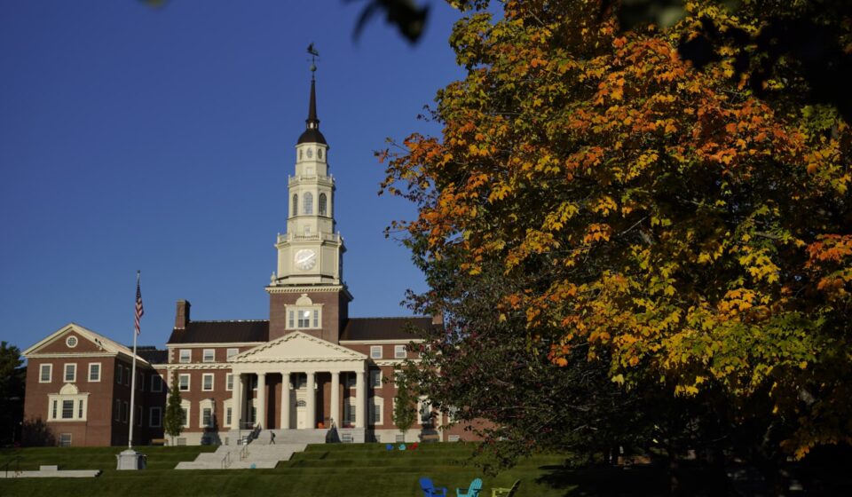 College costs top $100,000 as tuition discounts strain schools