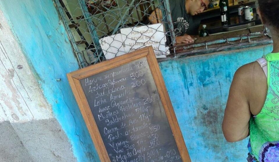Comercio: Las salchichas, otro salvavidas, se esfuman de los mercados
