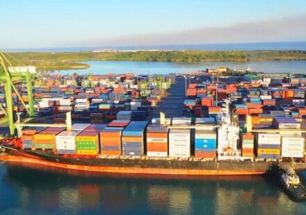 Comercio: Más de 200 barcos de EE UU han entregado mercancía a Cuba este año