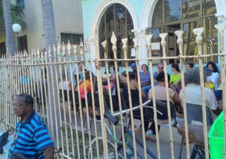 Cuba: Cuatro meses y una cola interminable para conseguir un pasaporte