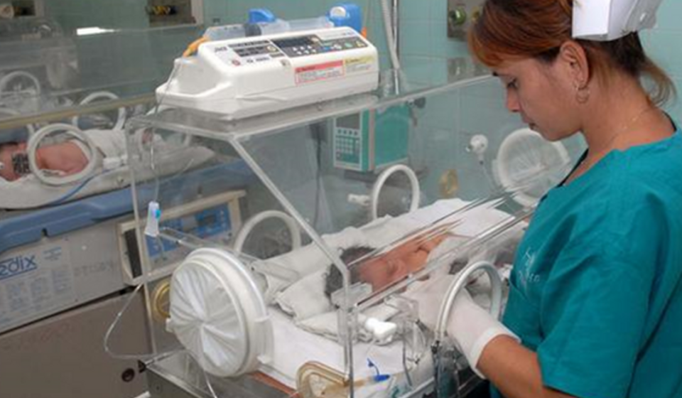 Cuba: El régimen manipula datos de mortalidad infantil para culpar a EE UU
