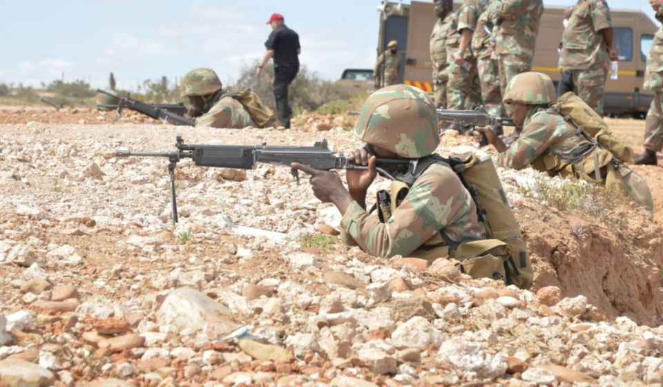 Cuba: Intentaron despojar de parte de sus salarios a militares sudafricanos