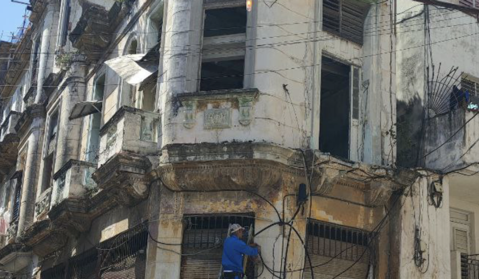 Cuba: Muere otro liniero de la UNE haciendo trabajo de mantenimiento