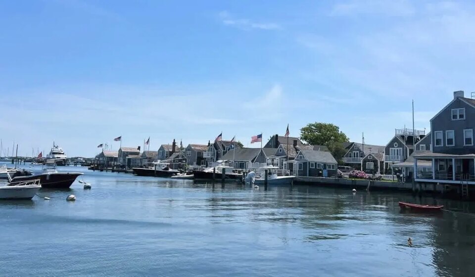 Democrats including Hakeem Jeffries descend on Nantucket for cash