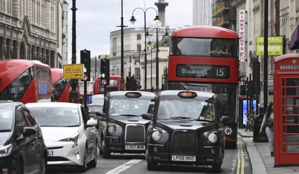 Deudas: La Embajada de Cuba en Londres acumula multas de tráfico y no las paga
