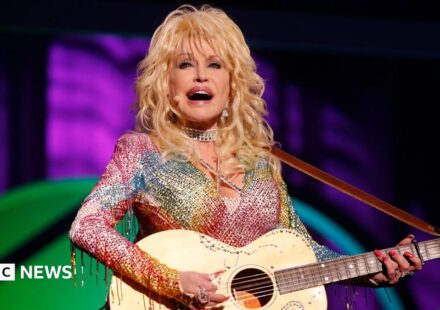 Dolly Parton's manager accuses nephew who announced her death of threats and intimidation