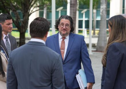 EE UU: Luz verde a la demanda que podría regularizar a cubanos I-220A
