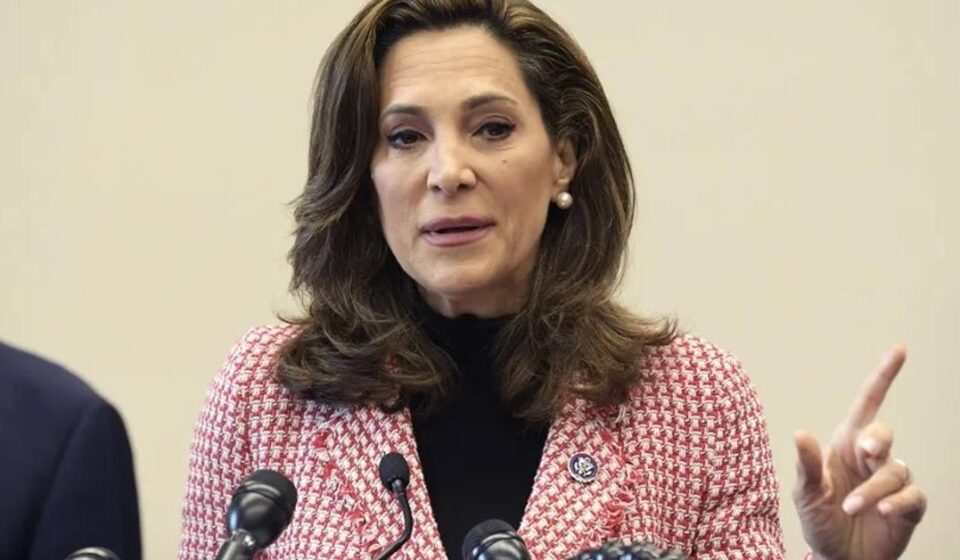 EE UU: Trump mantendrá las deportaciones "le guste o no" a Salazar