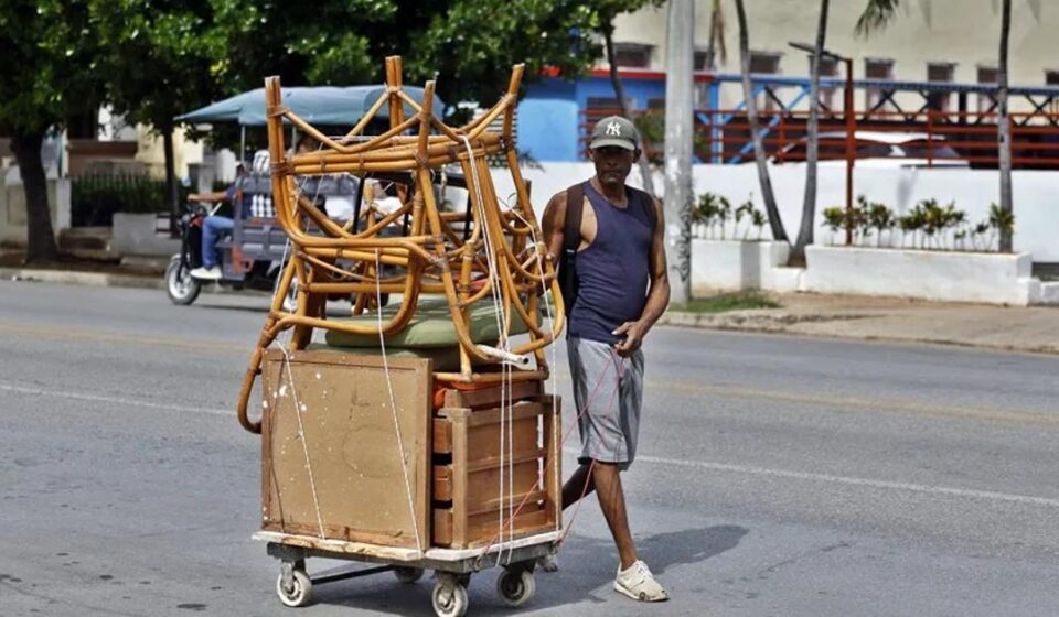 Economía: La economía cubana cayó un 5% en 2025