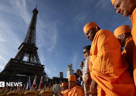 Eiffel Tower chief to quit after female staff replaced by men during religious visit