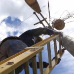 Energía: Los linieros pagan un alto costo por un sistema eléctrico en crisis