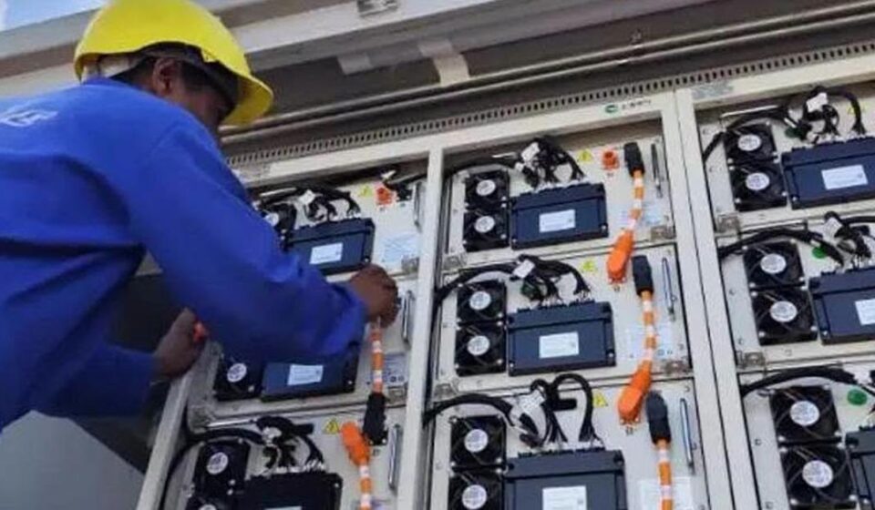 Energía: Por falta de baterías, Cuba solo usa el 50% de su potencia solar
