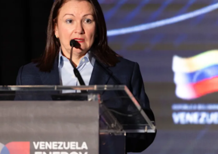 Energía: Venezuela afirma que mantiene "control y propiedad" de su petróleo