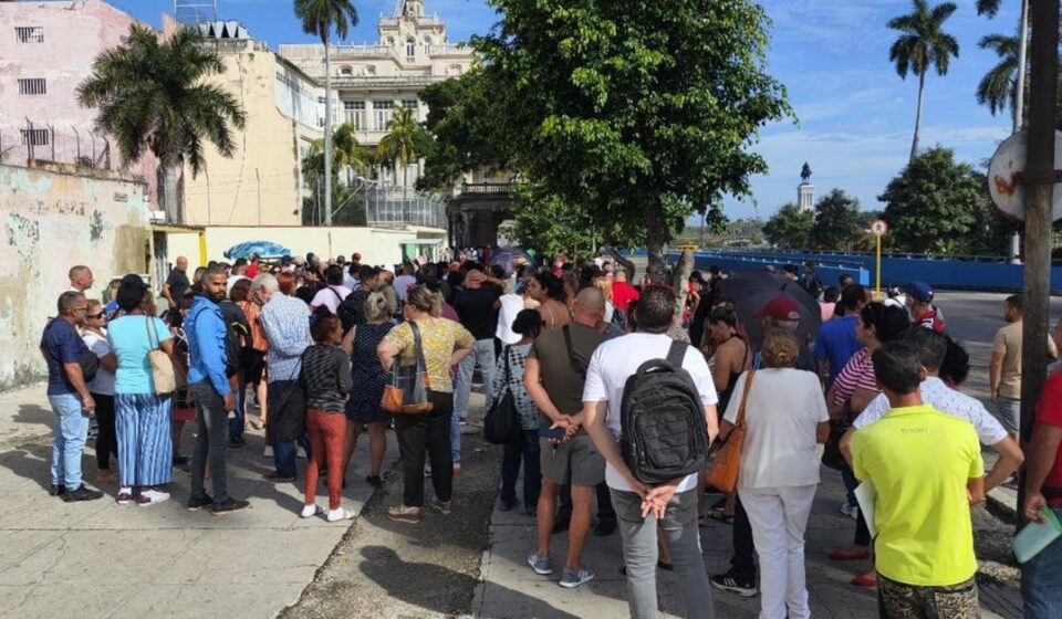 España: Una empresa externa gestionará visados al Consulado en Cuba