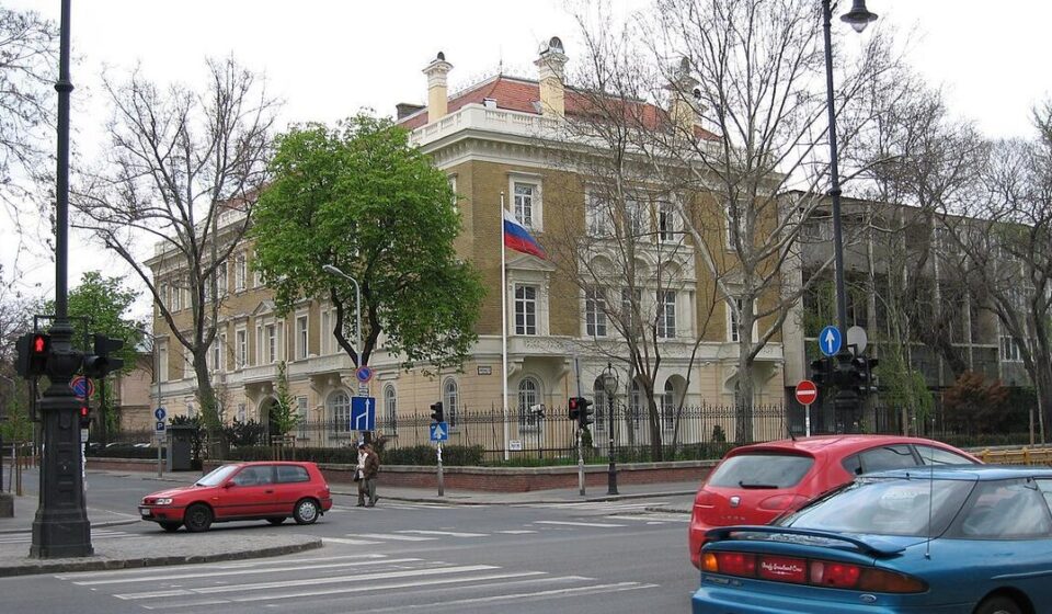 Europa: Hungría expulsa a diez empleados de la Embajada rusa en Budapest