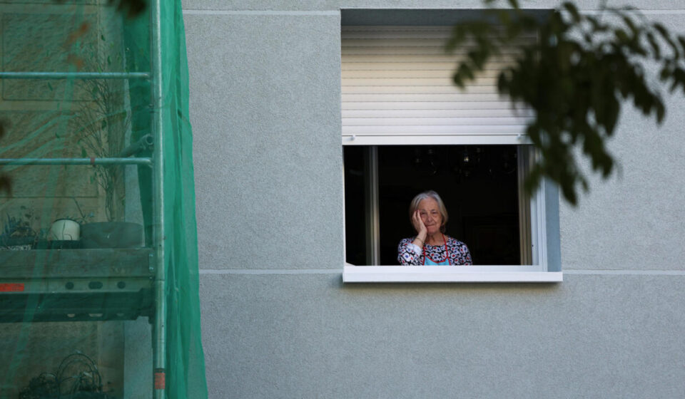 Evicted 87-year-old Spanish pensioner to return home after deal