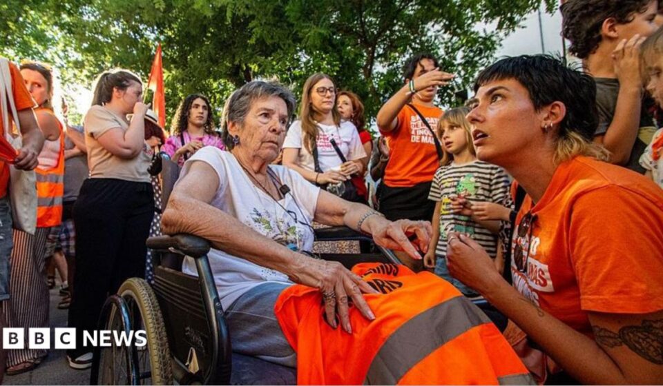 Evicted Spanish pensioner, Maricarmen Abascal, can move home, lawyer says