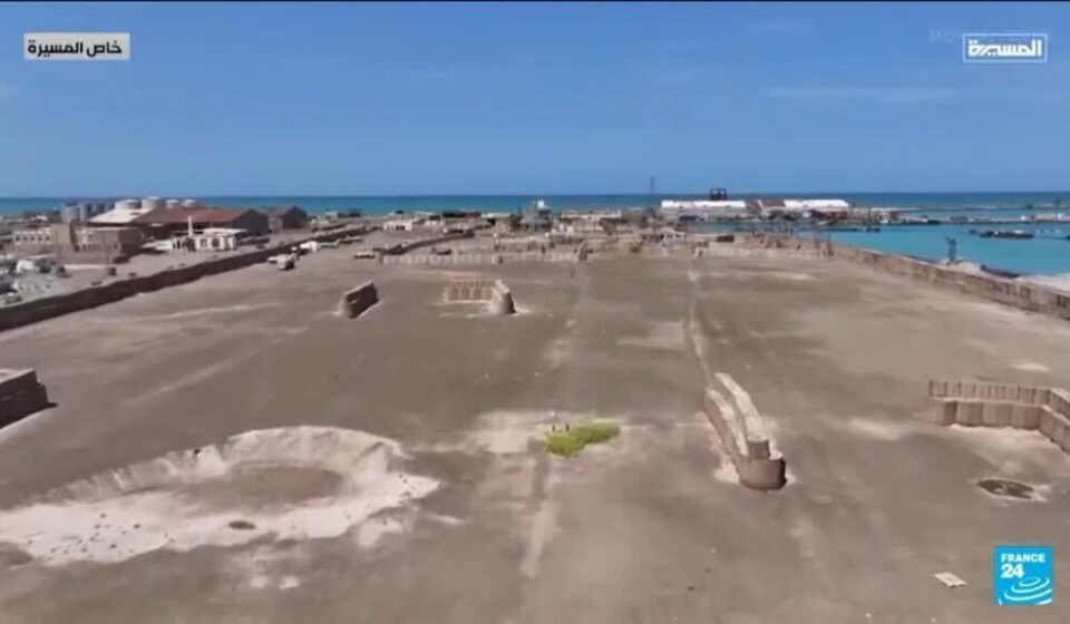 Houthis seize Red Sea islands, attack Saudi targets